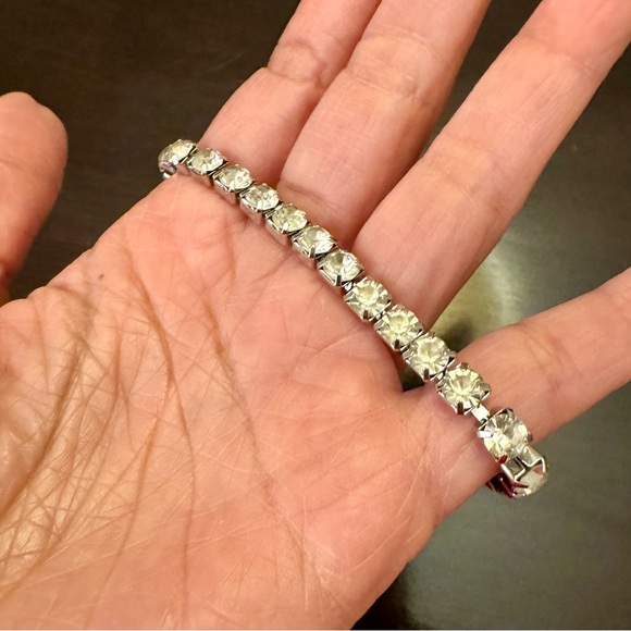 Cubic Zirconia Crystal tennis bracelet NEW in box - Picture 7 of 8